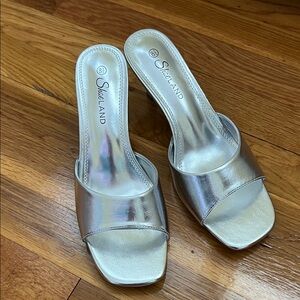 Sleekland Women's Metallic Silver Sandals